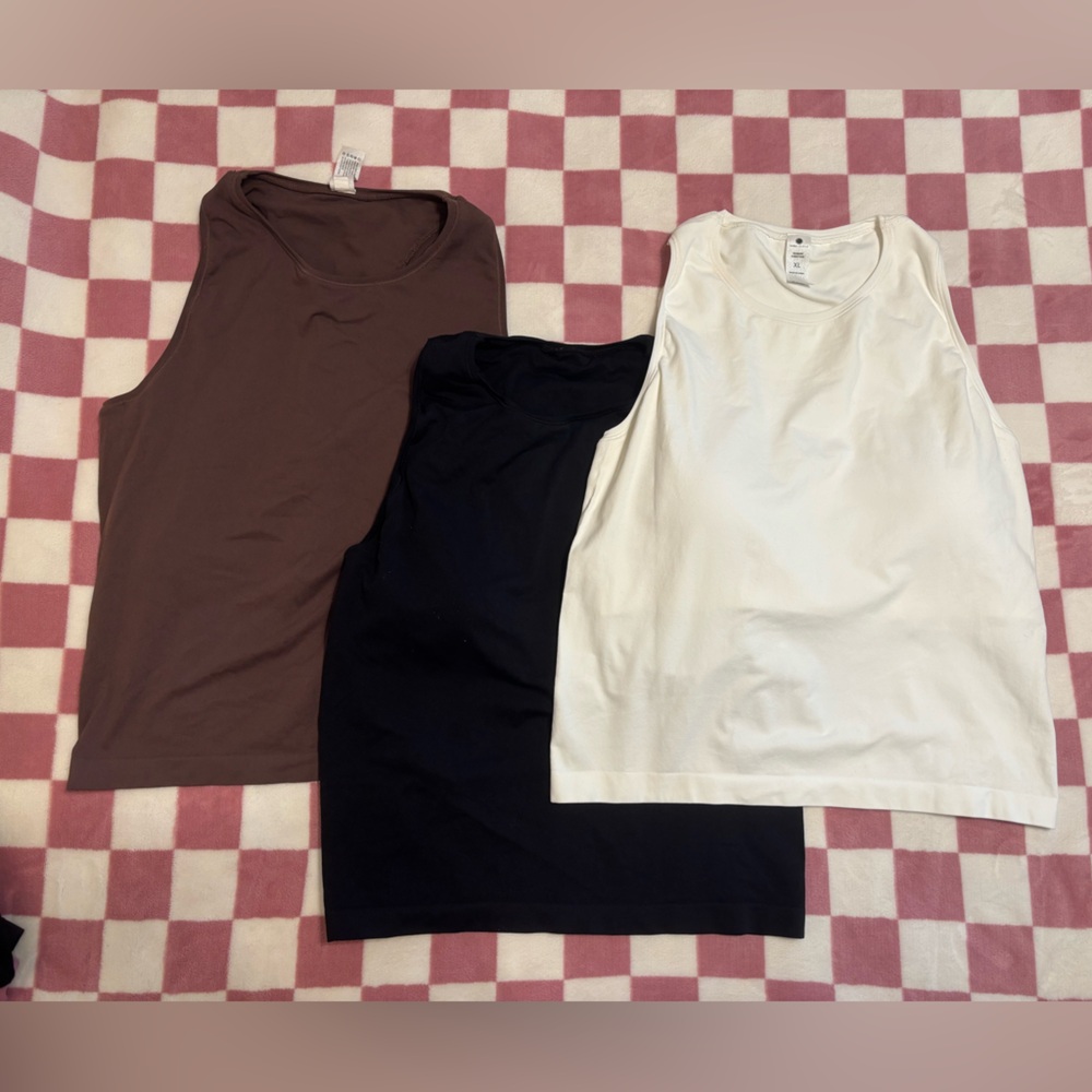 Yogalicious Tanks Size XL